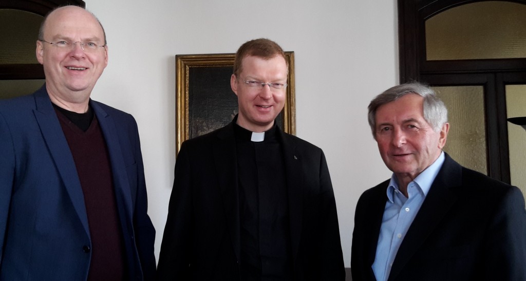 From left to right: Dr. Stefan Vesper, Fr. Hans Zollner SJ, Alois Glück